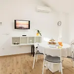Bruneta 1 With Sea View