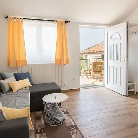 Bruneta 1 With Sea View